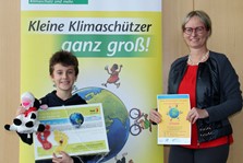 Felix Mächtlinger und Lehrerin Stefanie Schmidt von der Grundschule Bayreuth  Lerchenbühl